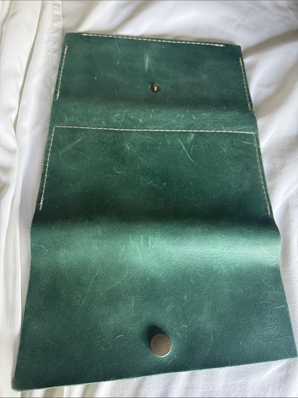 Portland Green Leather Travel Wallet - Picture 2 of 3